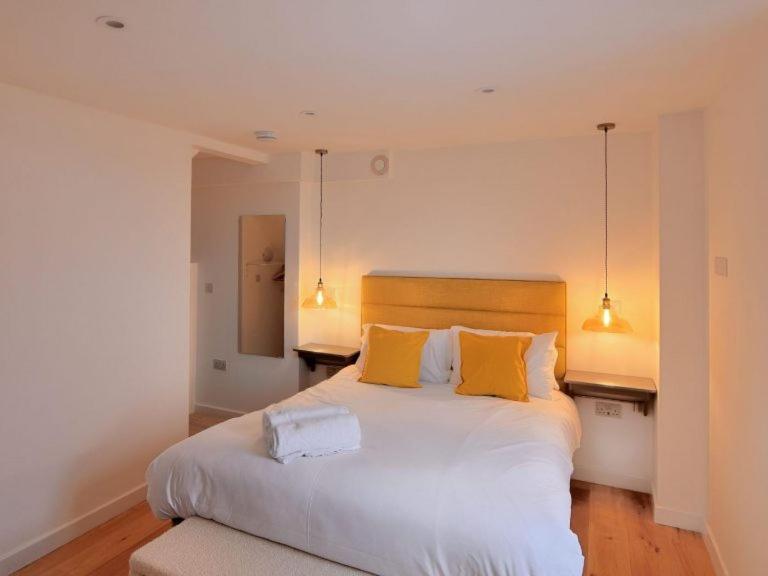 Largigi Offering Two Amazing Panoramic Sea Front Apartments Λάιμ Ρέγκις Εξωτερικό φωτογραφία