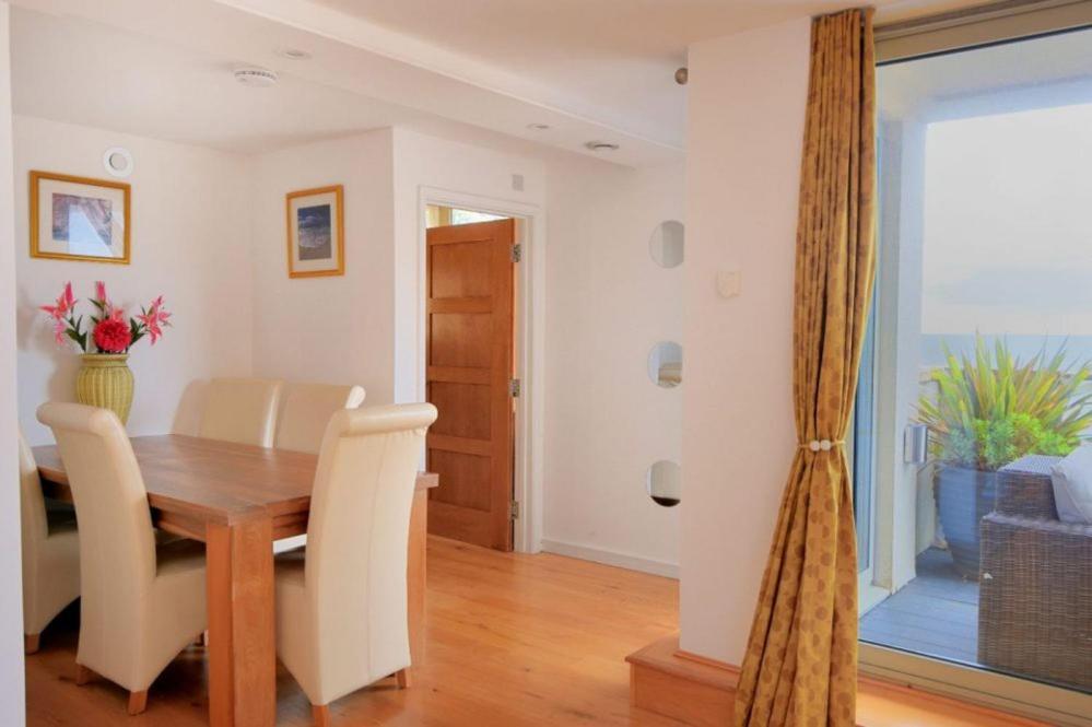 Largigi Offering Two Amazing Panoramic Sea Front Apartments Λάιμ Ρέγκις Εξωτερικό φωτογραφία