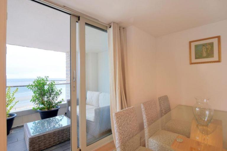 Largigi Offering Two Amazing Panoramic Sea Front Apartments Λάιμ Ρέγκις Εξωτερικό φωτογραφία