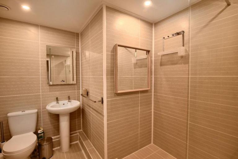 Largigi Offering Two Amazing Panoramic Sea Front Apartments Λάιμ Ρέγκις Εξωτερικό φωτογραφία