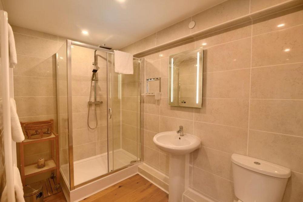 Largigi Offering Two Amazing Panoramic Sea Front Apartments Λάιμ Ρέγκις Εξωτερικό φωτογραφία